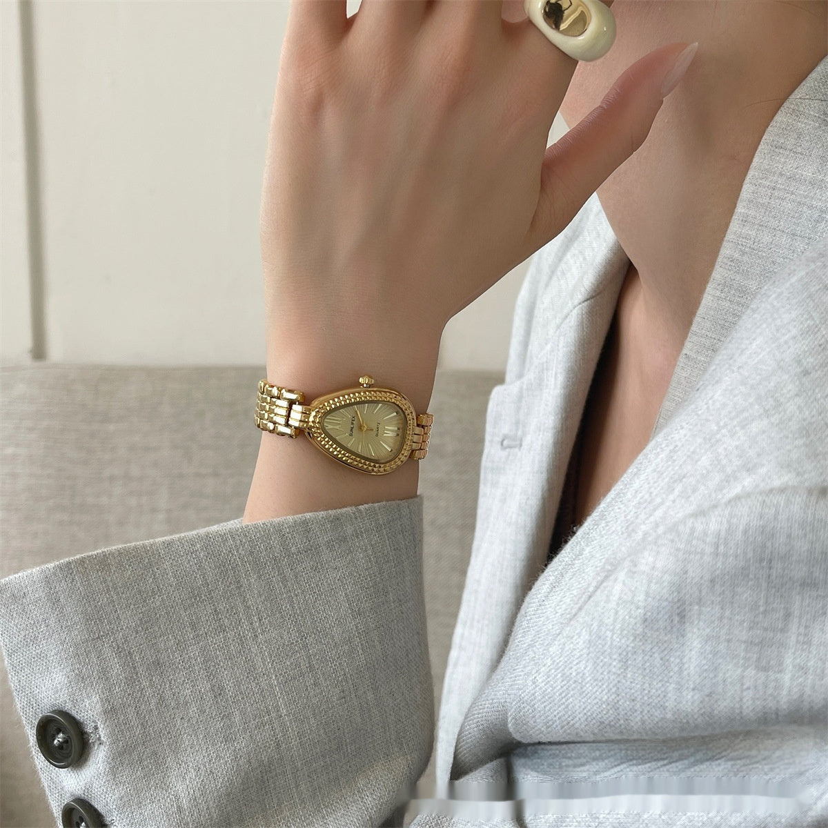 Golden Snake Head Gorgeous Chain Watch Women