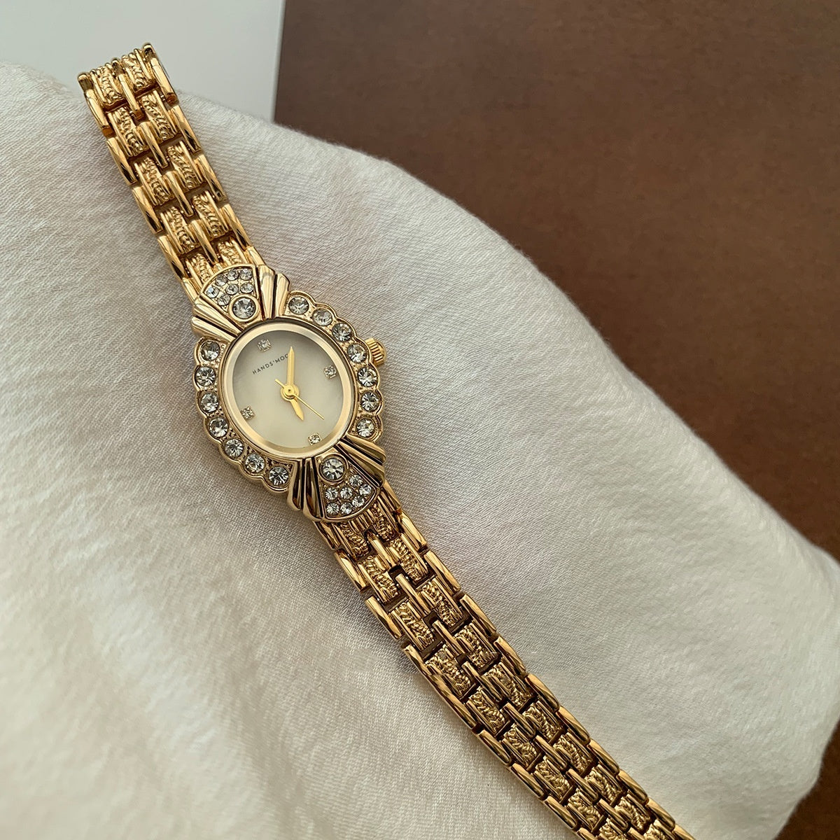 Vintage Court Style Diamond Small Dial Yellow Fritillary Surface Fall Winter Fashion